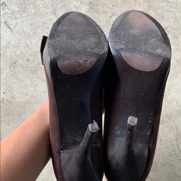 Audrey Brooke Brown Suede Bowtie Heels - Picture 5 of 5